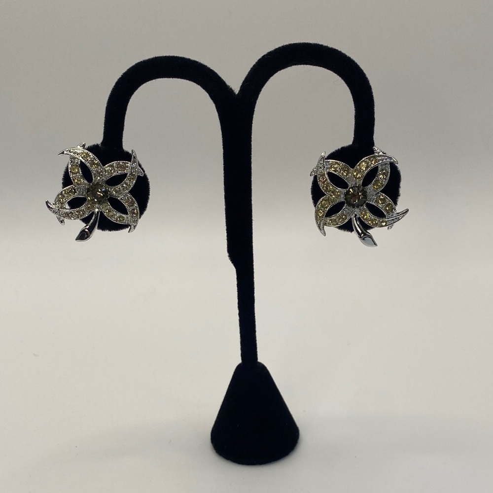 Vintage Sarah Cov Rhinestone Flower Clip On Earrings